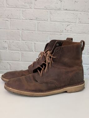 Clarks Originals Brown Leather Chukka Boots — Casual Lace-Up  Boots